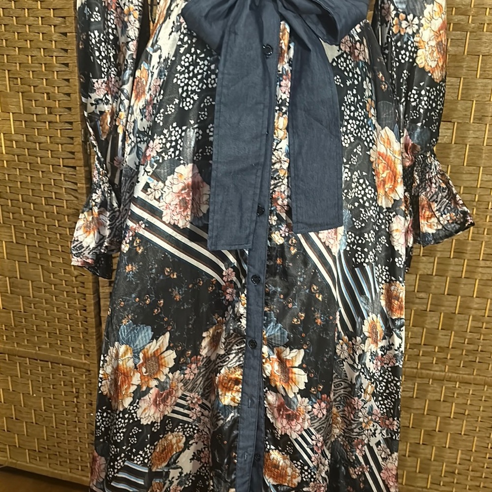 Floral Navy Maxi Dress - Picture 4 of 16